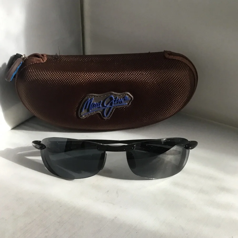 Maui Jim MAKAHA Black Sunglasses with Brown Case